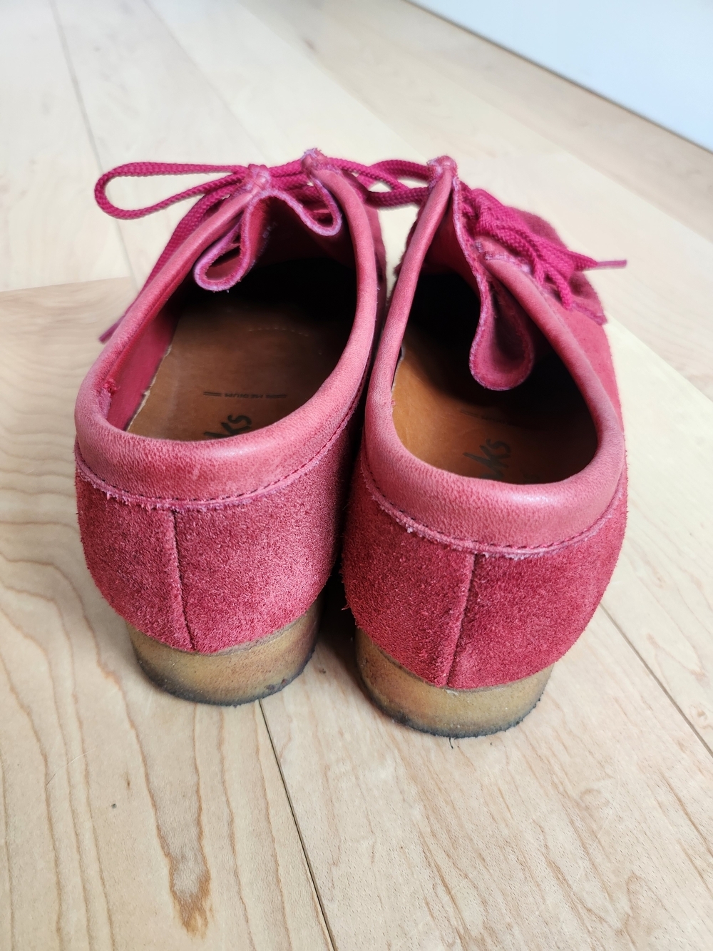Clarks Red Suede Wallabee BOOTS - Picture 4 of 5